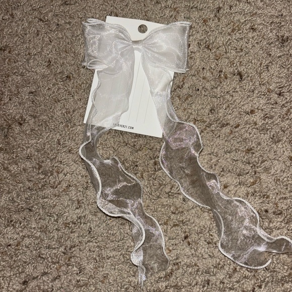 Forever 21 Accessories - White hair bow